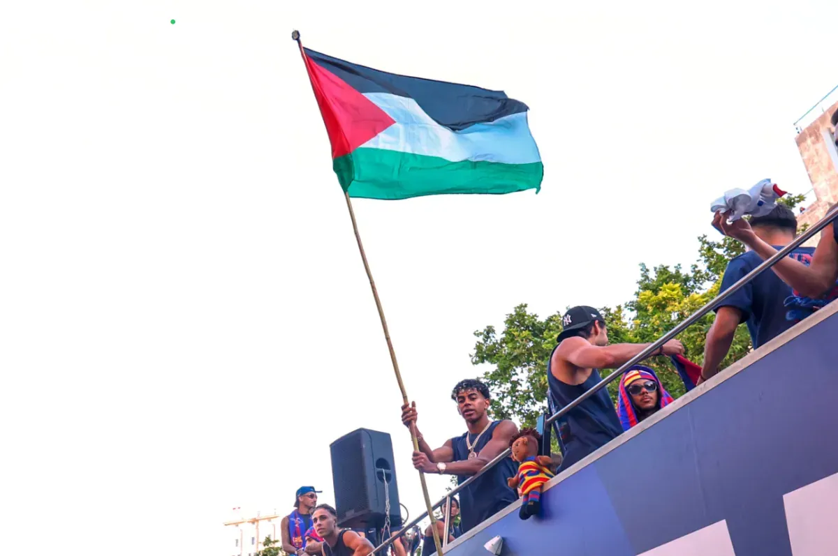 Lamine Yamal Shows Palestinian Flag During Barcelona Championship Celebration